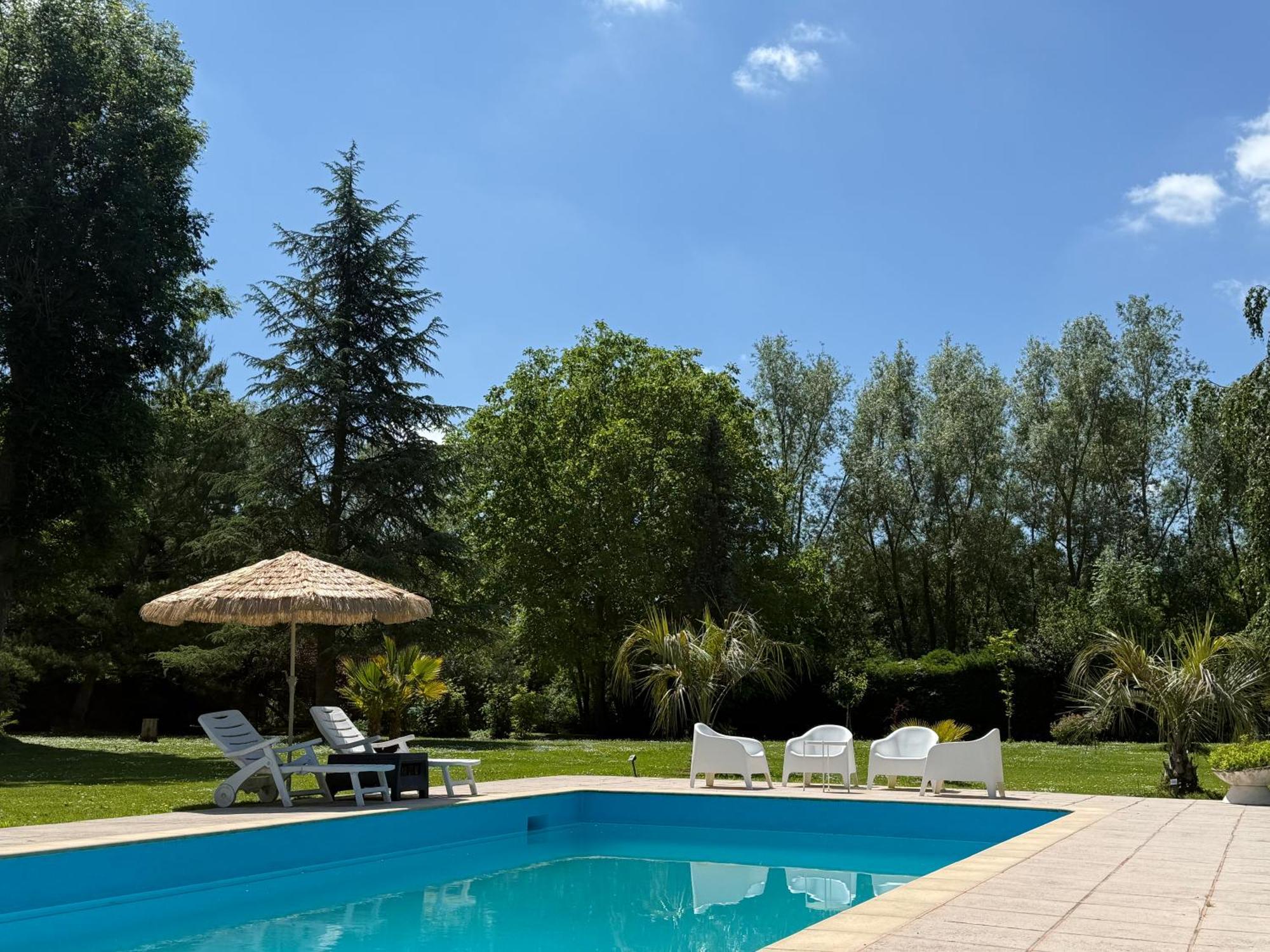 Appartement Familial Au Bord De La Marne, Jardin 8000M2, Piscine, Court De Tennis, Terrasse, Parking Gratuit Proche Disneyland Isles-lès-Villenoy Exterior foto